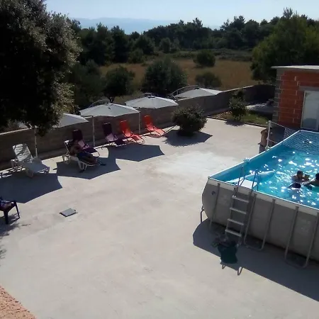 Pool,large Garden For 11+3