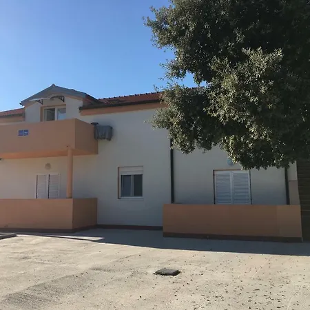 Pool,large Garden For 11+3 * Vir